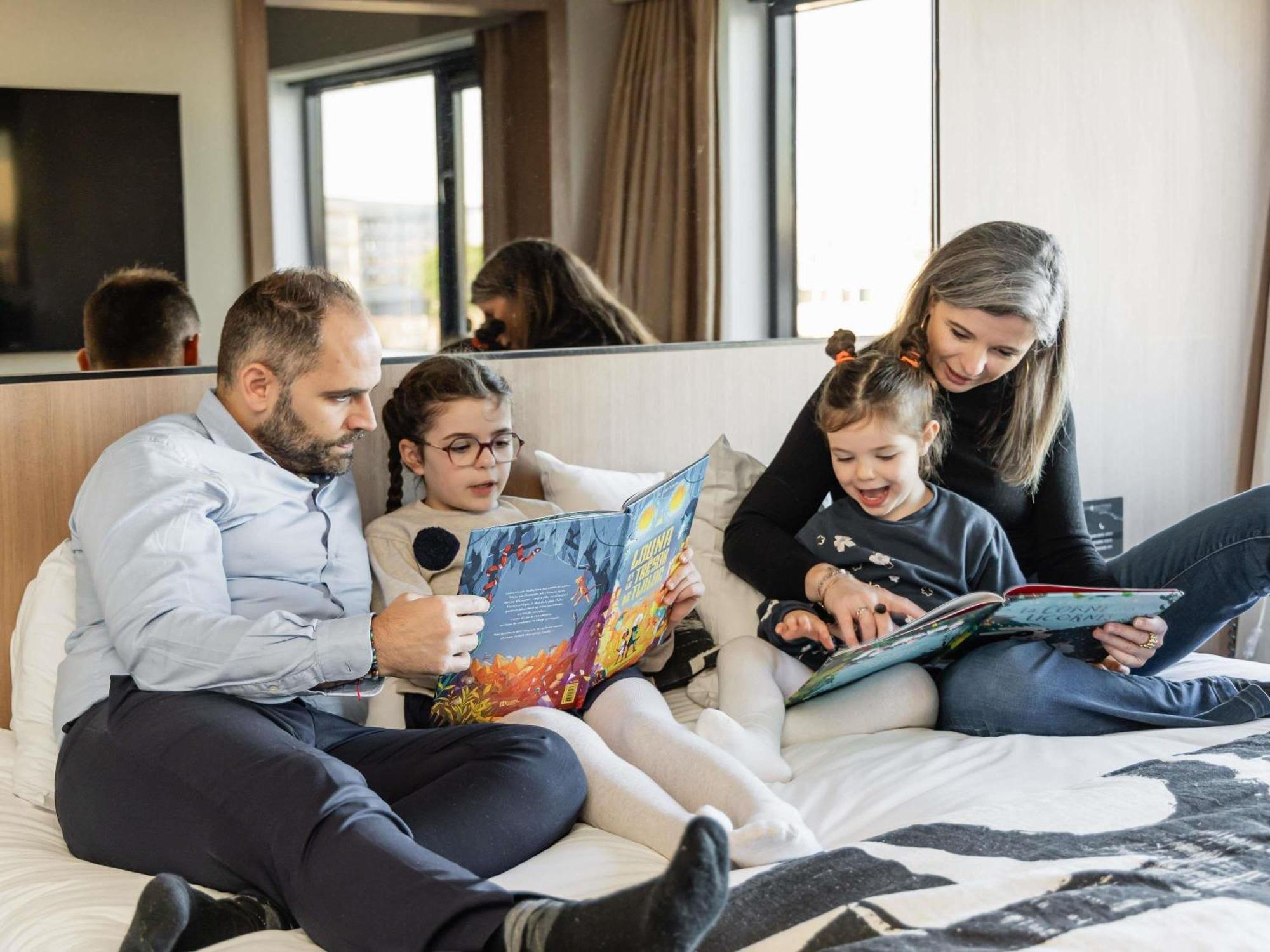 Suite Junior con cama extragrande y salón